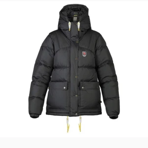 Fjällräven  - ❗️❗️SÖKER ❗️❗️ En fjällräven jacka som är i fint skick xxs-xs inte över 3000kr svart eller blå funkar 