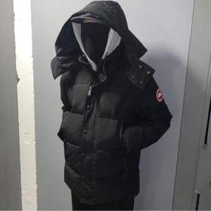 Canada goose Whydham Topp skick!!! Storlek Small passar även Medium (OUTLET) Påse,Tags medfölj såklart Pris 3200kr Möts Västerås, Fraktar över hela Sverige Skicka lätt (99kr) ///