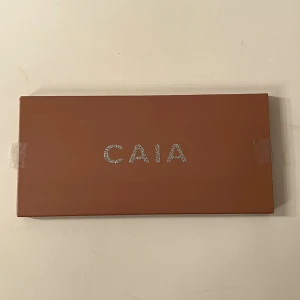 Caia palett  - Ögonskuggspalett från caia, aldrig använd helt oöppnad. Nypris 495kr 