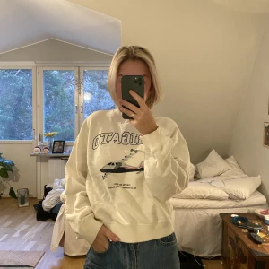 Collage tröja - Axel Arigato collage tröja, storlek S för dam. 