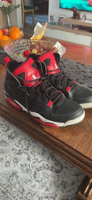 Jordan flight club 91  - Säljer min jordans behöver dem inte längre