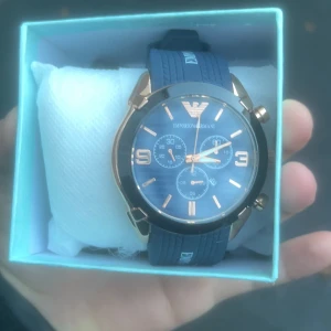 Armani klocka 1000kr - Fick klockan i pressent. Så Boxen finns kvar  men inget kvitto❗️
