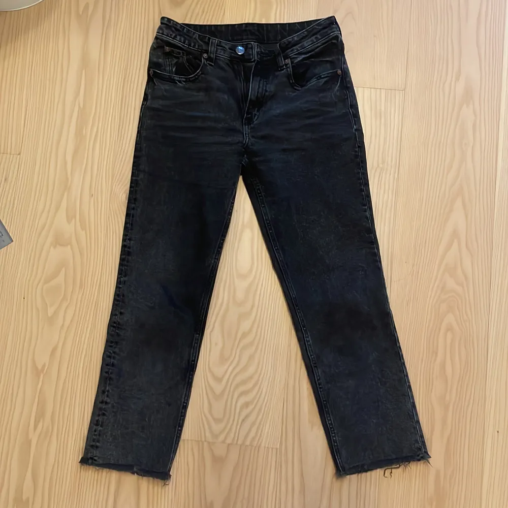 Ankelhöga jeans från Cheap monday! Modellen/färgen heter revive black smoke . Jeans & Byxor.
