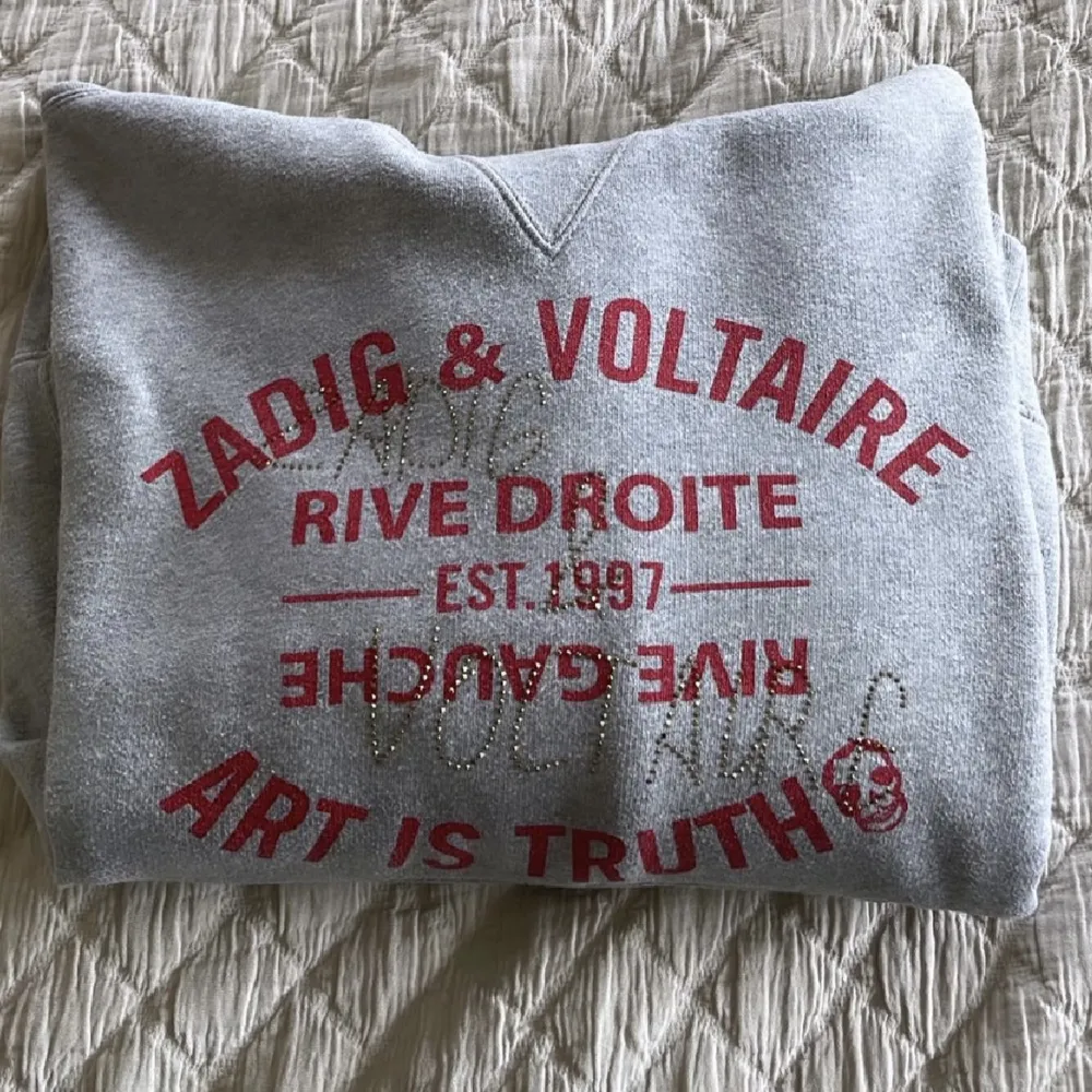 Lägger upp min Zadig Voltaire hoodie igen då de var oseriös köpare! Om du är intresserad skriv till mig då! Sänker även priset nu från förra annonsen👍🏽💕. Hoodies.