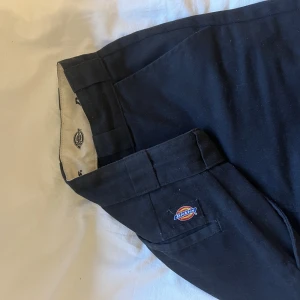 Dickies Pants  - Dickies Pants i storlek W26/30 (midja 26, längd 30). Säljer då de är för små. 