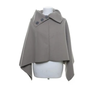 Superfin cape - Grå/beige cape från Lily Doll i storlek 42 men passar nästan alla storlekar 