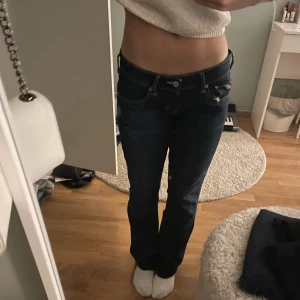 lågmidjade jeans - lågmidjade, snygga, bootcut, hollister jeans❣️inte använda så mycket