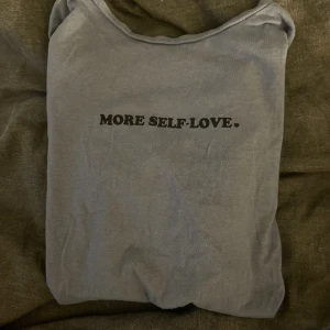 T-shirt - Fint skick, använd fåtal gånger. Köparen står för frakten.