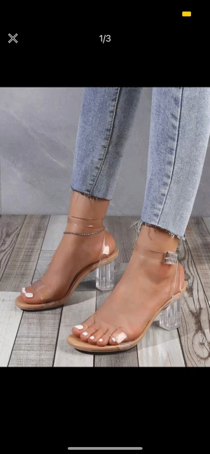 Storlek 36 - Genomskinlig tjock sula med klack sandaler  Aldrig använda!