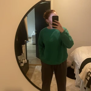 Grön sweatshirt st xs/s - Köparen står för frakten 