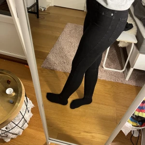 Skinny jeans  - Skinny jeans från Gina nästan aldrig använd och säljer pga kommer inte till användning!💞