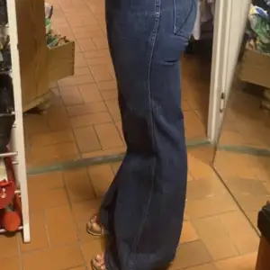 Säljer mina långa bootcut jeans 