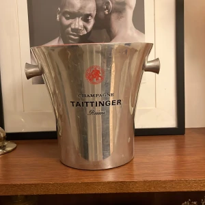 Champangehink Taittinger - Champangehink, Taittinger. Vintage. Lite sliten men var köpt så. Mycket fin. Brukar använda den mest som inredningsdetalj.