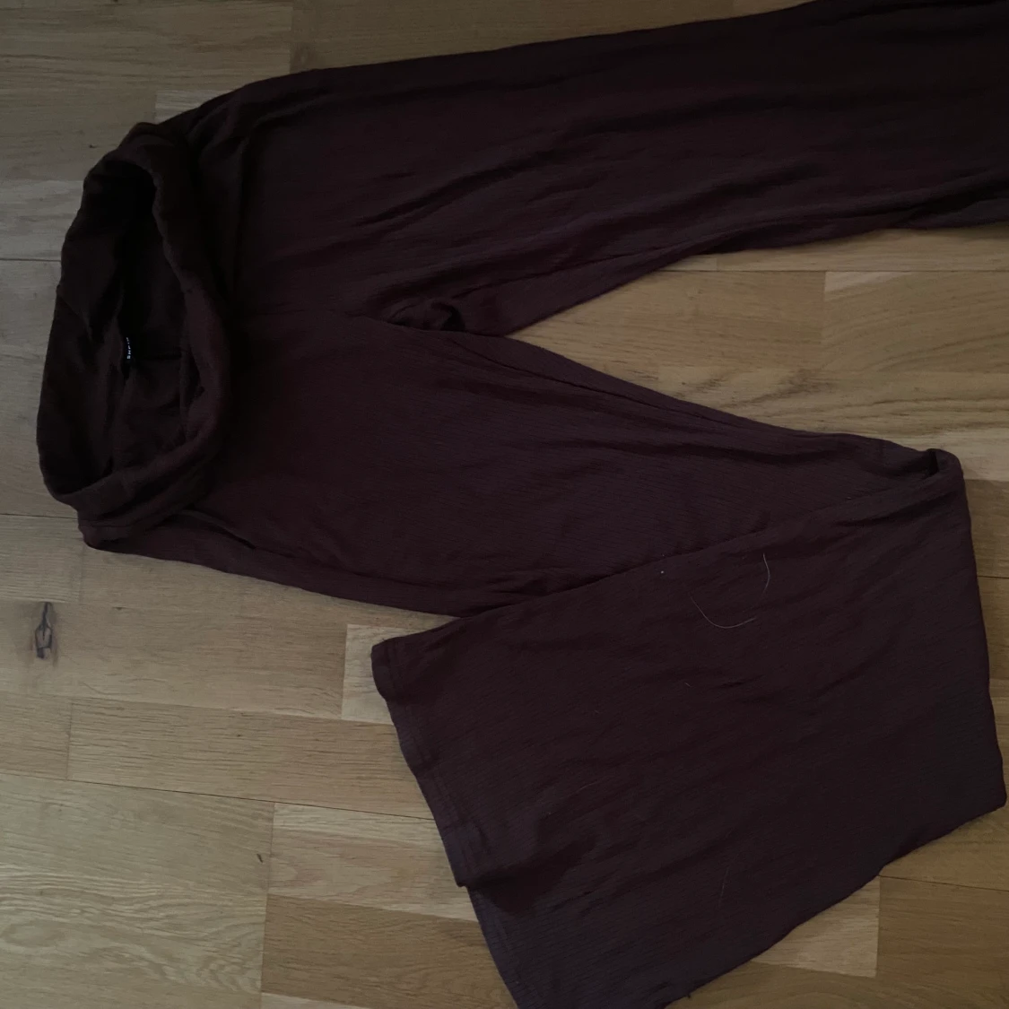 Bruna utsvängda ”tights”