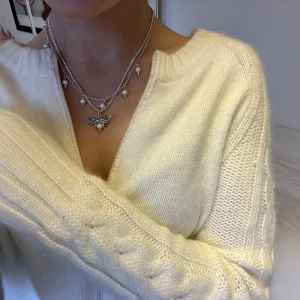 Stickad kofta!! - Superfin kofta i angora blandning! Supermysig sticks inte alls på sista bilden ser man materialet lite bättre❤️‍🔥