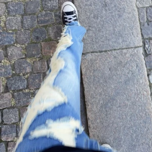 Faisean Dia Perimeter Jeans - Riktigt fina jeans och som är sjukt sköna att ha på sig. Size 30 i midjan och 30 i längd. Slight bootcut där nere och är lite smalare vid låren. Superfina jeans som passar bra till de flesta skor. Skriv till mig innan du köper eller för fler bilder!