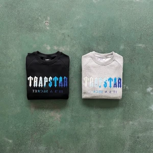 Trapstar - Trapstar tjocktröja, helt i ny skick! Från deras senaste drop. Dm - fler bilder😁