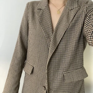 Rutig kavaj/blazer - Blazer från missguided och är använd fåtal gånger.  Bara att skriva om fler bilder eller om ni undrar något! Frakt tillkommer i priset!😇😇   
