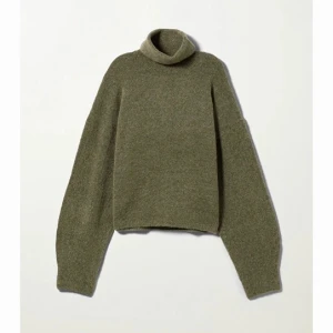 Weekday Polotröja - En supermjuk mossgrön polo från Weekday, orginalpris 500kr. 