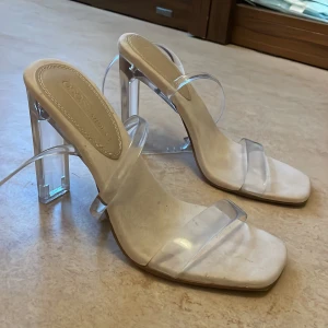 Klackskor  - Från asos egna varumärke storlek 39 använda endast en gång. Frakt ingår