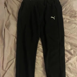 Puma mjukisbyxor  - Storlek:M Pösiga  Pris kan diskuteras 