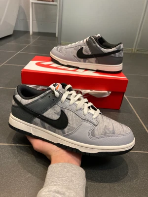 Nike Dunk Low - Storlek 42 Skick: 10/10 Kan frakta och mötas upp 