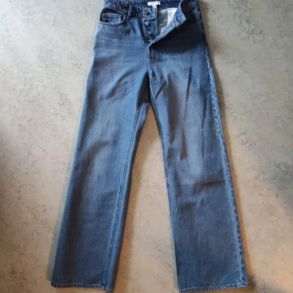 Jag köpte de på rea för 150 kr och aldrig använt de.. Farkut & Housut.