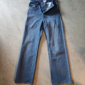 Helt oanvända jeans - Jag köpte de på rea för 150 kr och aldrig använt de.