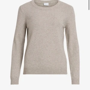 Beige stickad tröja  - En stickad tröja från villa väldigt skön å fin 