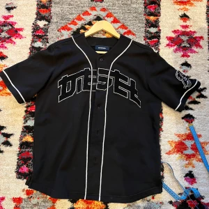 Diesel overshirt (oversized M)  - En diesel overshirt köpt för 1750kr. Den är i toppen skick och har inga fel