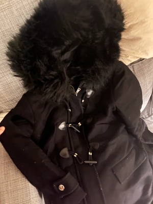 Vinterkappa Zara - Säljer min fina vinterkappa då den har blivit för liten. Storlek M. Märke: Zara  Kan mötas upp 🙌