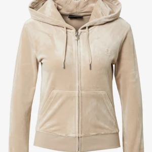 Juicy tröja - Säljer denna pga för stor storlek, den är i fint och mjukt skick.