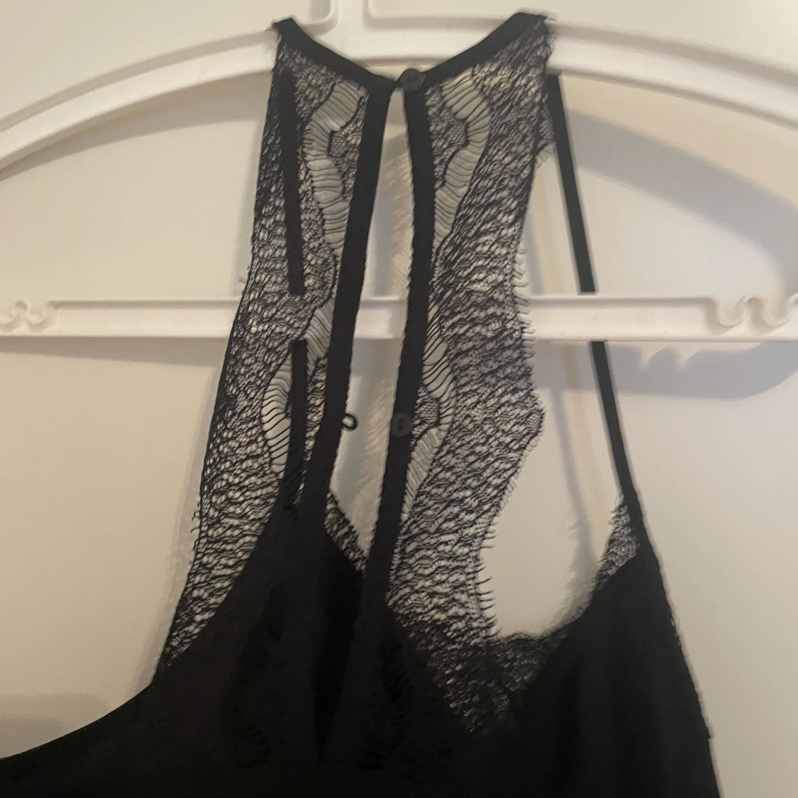 Svart linne med spets  - 90