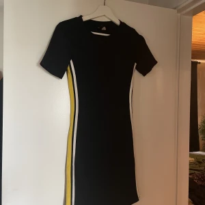 Klänning H&M - Klänning från H&M Storlek 36 Pris: 50kr 