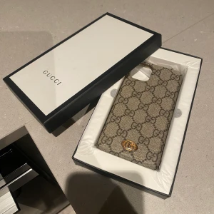 Gucci iPhone skal  - Säljer mitt Gucci till iPhone 11 pro Max skal 