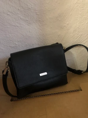 Ivyrevel väska - Väska från Ivyrevel med tre olika fack