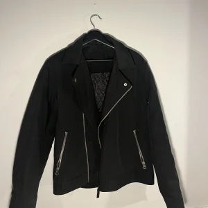 Matinique jacka - Svin cool fodrad höst/vinter Matinique jacka o toppskick!  Skriv gärna om ni har några frågor:) 