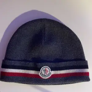 Moncler Berretto Woven mössa, äkta och bra skick Jag står för frakt!