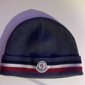 Moncler mössa - Moncler Berretto Woven mössa, äkta och bra skick Jag står för frakt!