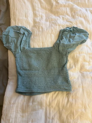 Oanvänd söt topp - Fin topp från bikbok som inte kom till användning!