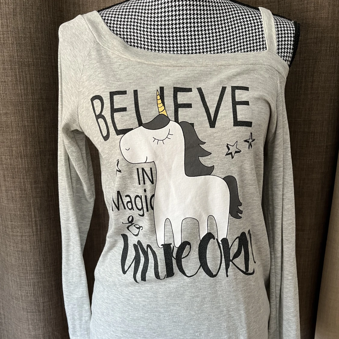 Grå tröja i stl.S-M (36-38)