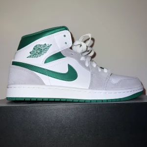 Air Jordan 1 Mid - Oanvänd 