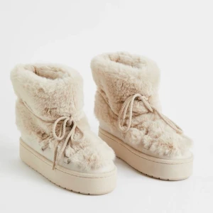 Skor 37 - Storlek 37, helt nya. Kvar i förpackningen. För små för mig, byter gärna mot ett par helt nya 38or, kommer skicka tillbaka om några dagar annars eller sälja. 