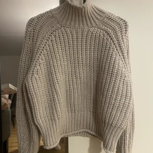 Stickad tröja - Beige stickad tröja från H&M