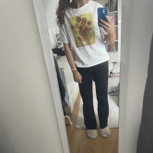 T-shirt zara - Cool T-shirt från zara som knappt är använd i strl S men är i en oversized modell