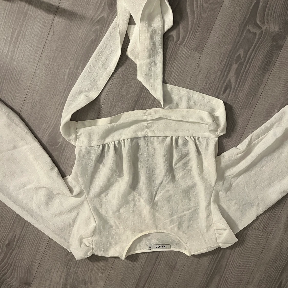 Långärmad blus med öppen rygg