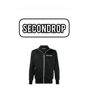 Palm Angels Top - Mycket fin Track Top ifrån Palm Angels! - Skick: 9/10 - Storlek: S - Pris: 2300kr - Ordinarie pris: 4000kr - Intresserad? Hör av dig på DM!💌 - Vi erbjuder en trygg handel🙏🏽