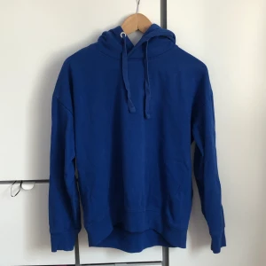 Hoodie - Hoodie men skönt material och bra skick💕