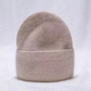 Mjuk mössa - Intressekoll. Nya! Mjuka och trendiga mössor. Kashmirblandning. Finns i dessa färger (1&2) + vit och grå