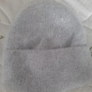 Mjuk mössa - (Nya) Trendig och fin mössa. Väldigt mjuk. Kashmirblandning 